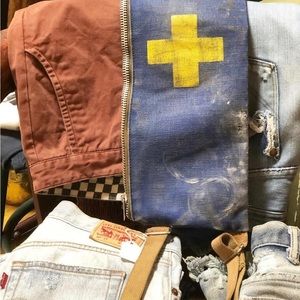 Deconstructed and distressed.. vintage 🍋